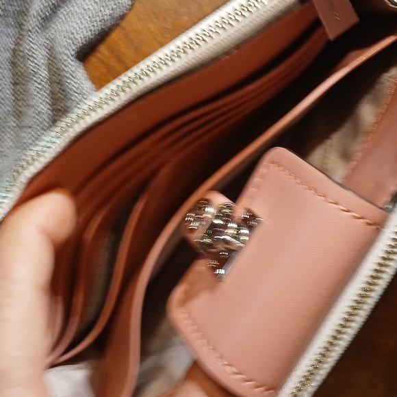 Micheal Kors Monogram Pink Crossbody Bag - Picture 4 of 6